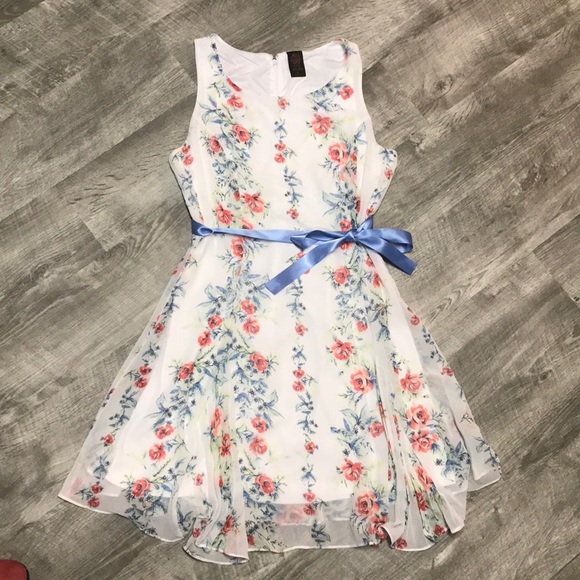 Disney Dresses & Skirts - 🐰Alice Through The Looking Glass Junior Dress🐰
